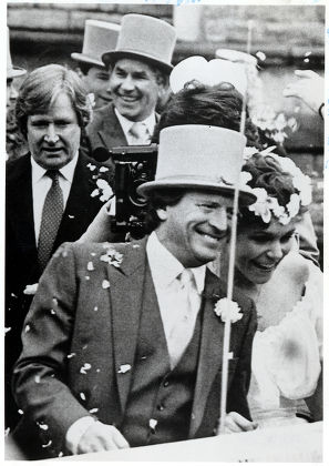 Television Programme Coronation Street Picture Shows Johnny Briggs As Mike Baldwin Bill Roache (william Roache) As Ken Barlow Wendy Jane Walker As Susan Baldwin . Rexmailpix.