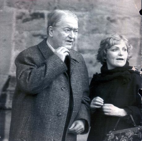 Author Kingsley Amis 7th November 1990 Alnwick. Leading Author Sir Kingsley Amis (dead) At George Gale's Funeral In Alnwick... Authors Pkt2024 - 141362