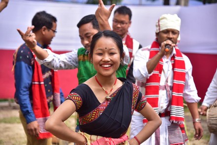 File:Gumrag dance of the Mising tribe of Assam at Central Park, Connaught  Place, New Delhi 12.jpg - Wikimedia Commons