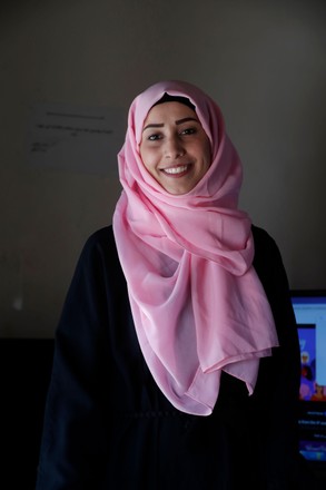 Yemeni Female Journalist Samar Alghaily Poses Editorial Stock Photo ...