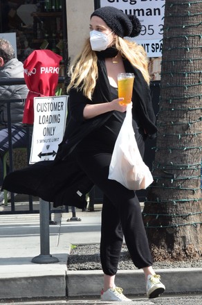 Exclusive - Elizabeth Berkley out and about, Beverly Hills, Los Angeles, California, USA - 10 Mar 2021