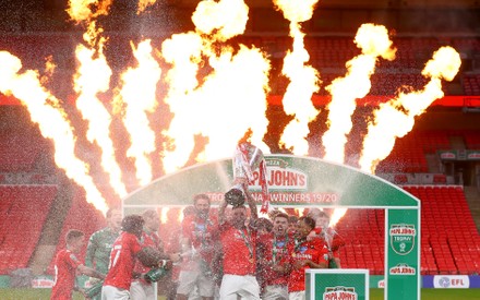 Salford City Players Lift Trophy Spray Redakčních stock fotografií