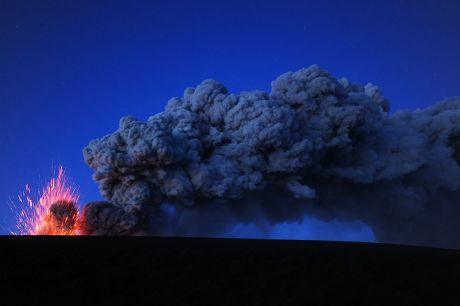 The Eyjafjallajokull Volcanic Eruption, Iceland - 11 May 2010 Stock ...