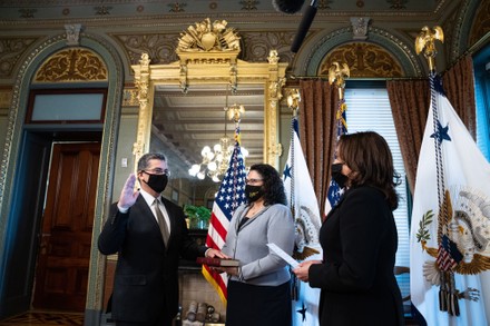 Vice President Kamala Harris R Ceremonially Editorial Stock Photo ...