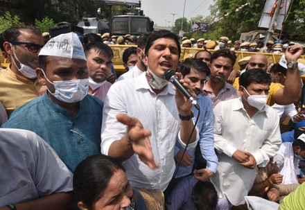 AAP Workers Protest Against Age Cap For Covid-19 Vaccination, New Delhi, DLI, India - 07 Apr 2021