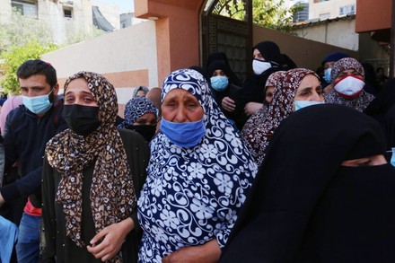 Relatives Palestinian Yousef Abu Jazar Mourn Editorial Stock Photo ...