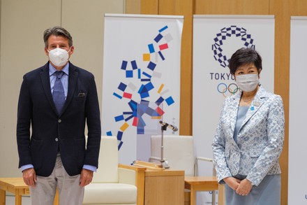 Lord Sebastian Coe President of World Athletics (L) and Tokyo Governor Yuriko Koike (R) poses for photographers before a meeting
