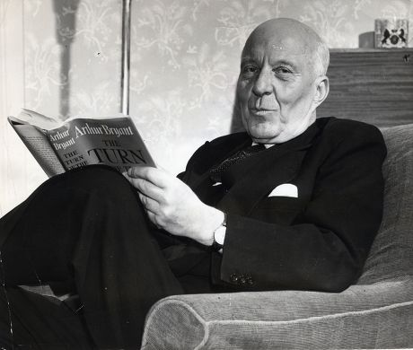 Edward Hugh John Neale Dalton The Right Honourable The Lord Dalton (chancellor Of The Duchy Of Lancaster Chancellor Of The Exchequer) Died 13/02/1962 At The Age Of 75. Baron Dalton Is Seen Reading His Book.