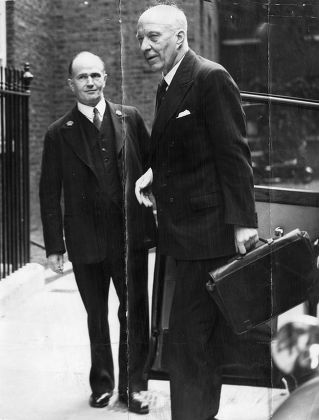 Edward Hugh John Neale Dalton The Right Honourable The Lord Dalton (chancellor Of The Duchy Of Lancaster Chancellor Of The Exchequer) Died 13/02/1962 At The Age Of 75. Baron Dalton Is Seen Leaving The Gus Tribunal.