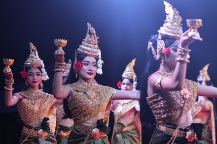 40 Cambodian traditional dances Stock Pictures, Editorial Images and ...