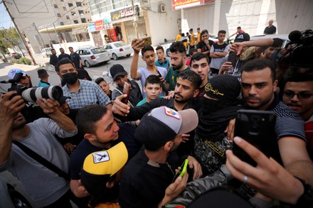 Palestinians take a Selfie with spokesman for the Al-Quds Brigades, Abu Hamza, after he hold a press conference followin a ceasefire brokered by Egypt between Israel and Hamas, in Gaza city, Gaza city, Gaza Strip, Palestinian Territory - 21 May 2021