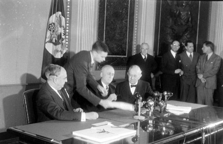 12 Peace treaty documents Stock Pictures, Editorial Images and Stock