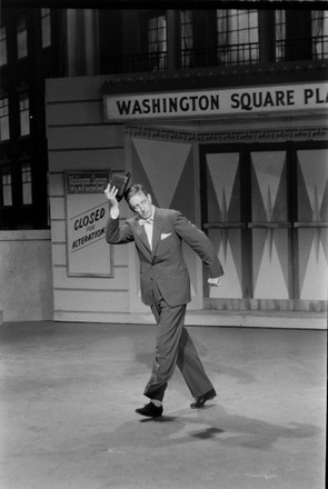 250 Ray bolger Stock Pictures, Editorial Images and Stock Photos