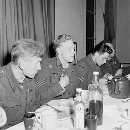 9 Soldiers having meals Stock Pictures, Editorial Images and Stock ...