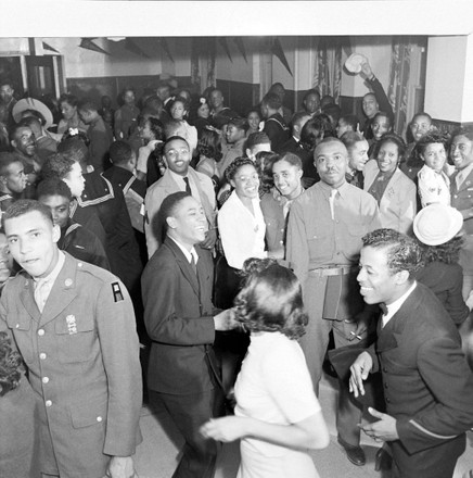 73 Wwii ww2 dancing Stock Pictures, Editorial Images and Stock Photos ...