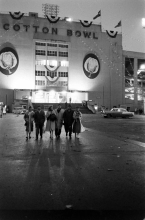 3 Cotton bowl building Stock Pictures, Editorial Images and Stock ...