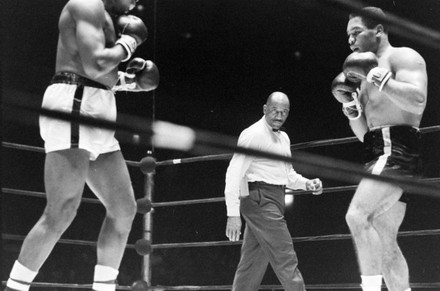 Photo Ancienne Boxe Ismael Laguna & Rafiu King - Paris France - 1960s