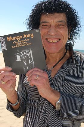 Mungo Jerry - Ray Dorset, on the beach at Bournemouth, Britain  - 2010
