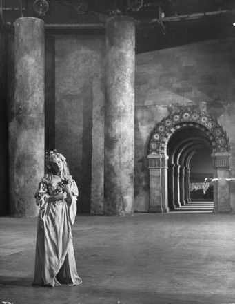Jean Simmons C Performing Ophelia Hamlet Editorial Stock Photo - Stock ...