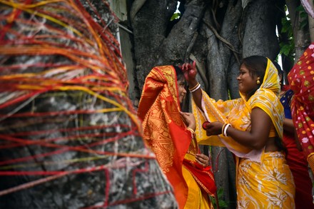 Hindu Women Performing Ritual Under Banyan Editorial Stock Photo ...