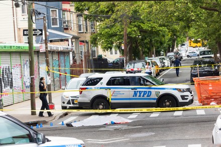 New York City Police Officers Investigate Editorial Stock Photo - Stock ...