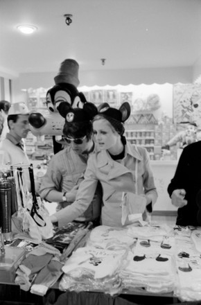 English Model Actress Twiggy Shopping Tinkerbells Editorial Stock Photo ...