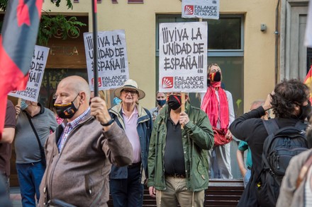 Ultras protesters at the headquarters of the PSOE to protest the pardons, Madrid, Spain - 23 Jun 2021