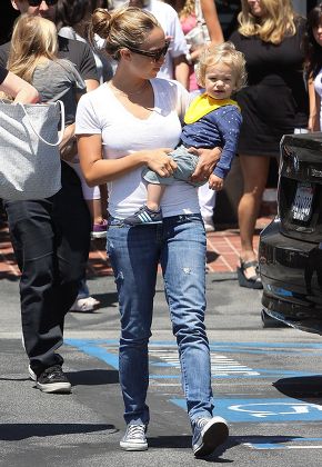 Tobey Maguire and family out and about in West Hollywood, Los Angeles, America - 14 Aug 2010