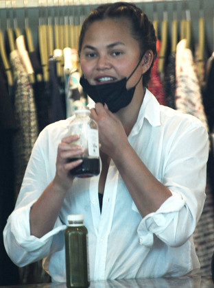 Chrissy Teigen Seen Shopping West Hollywood Editorial Stock Photo