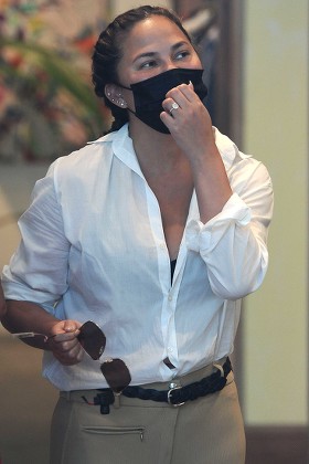 Chrissy Teigen Seen Shopping West Hollywood Editorial Stock Photo
