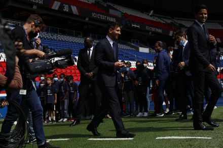 Lionel Messi - Presentation at Paris Saint-Germain, France - 11 Aug 2021 Imagen de contenido editorial de stock