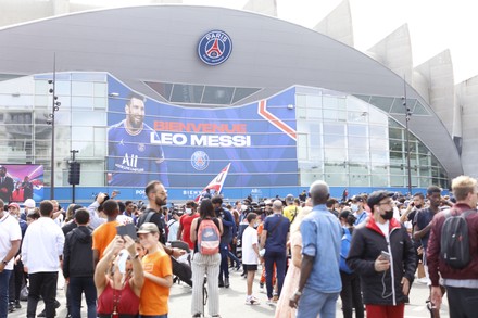 Lionel Messi - Presentation at Paris Saint-Germain, France - 11 Aug 2021 Imagen de contenido editorial de stock