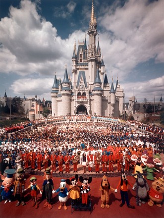 Group Portrait Entire Walt Disney World Editorial Stock Photo - Stock ...