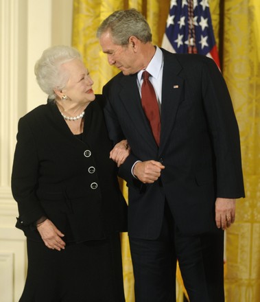 President Bush awards the 2008 National Medals of Arts and National Humanities Medals in Washington, District of Columbia - 17 Nov 2008