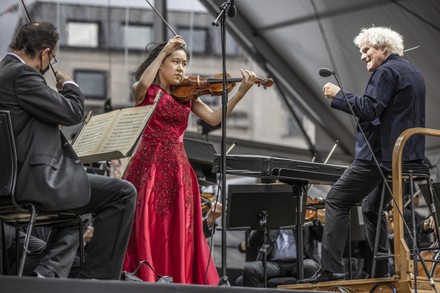 Simon Rattle and the London Symphony Orchestra BMW Classics in concert at Trafalgar Square with viloinist Leia Zhu, London, UK - 15 Aug 2021