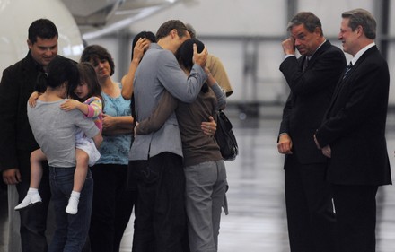 American journalists Euna Lee and Laura Ling greeted by family in Burbank, California - 05 Aug 2009