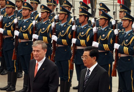Germany's President Kohler and Chinese counterpart Hu attend welcoming ceremony in Beijing, China - 17 May 2010