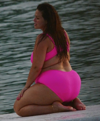 Exclusive - Ashley Graham is seen enjoying her vacation in Jamaica - 20 Aug 2021