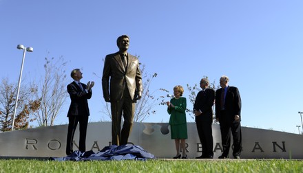 Reagan statue unveiled at Ronald Reagan Washington National Airport in Virginia, Arlington, United States - 01 Nov 2011