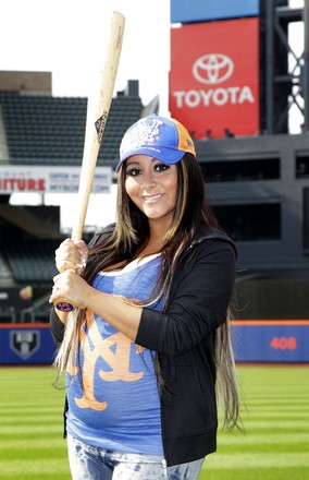 Snooki Mets Fan.  Mets team, New york mets, Ny mets