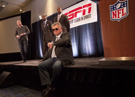 250 Mike ditka Stock Pictures, Editorial Images and Stock Photos