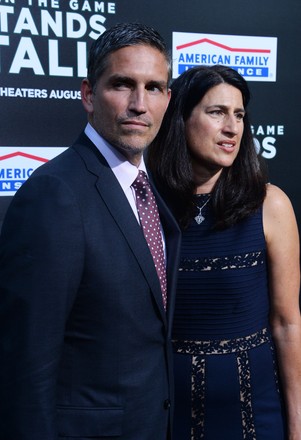 fotos de Cast Member Jim Caviezel His Wife - Foto de stock de contenido