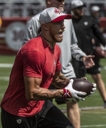 Santa Clara, United States. 29th Aug, 2021. Las Vegas Raiders Dillon Stoner  (16) tries tto hold off San Francisco 49ers Eli Mitchell (49) on the  opening kickoff at Levi's Stadium in Santa