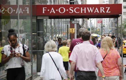 FAO Schwarz to Close