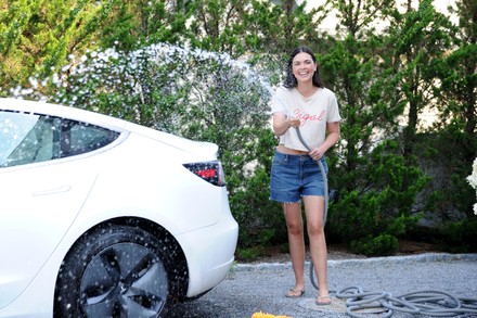Exclusive - Katie Lee Biegel washing her car in her driveway, The Hamptons, New York, USA - 29 Aug 2021