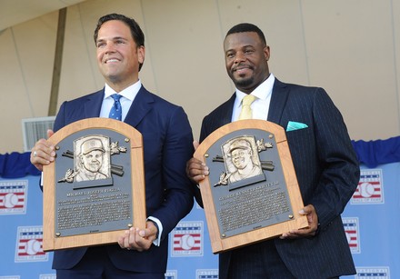 Mike Piazza editorial stock photo. Image of color, slide - 74623643