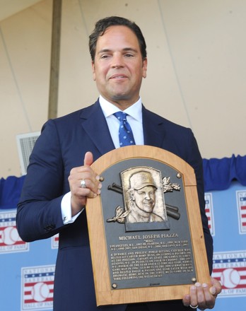 Mike Piazza editorial stock photo. Image of color, slide - 74623643