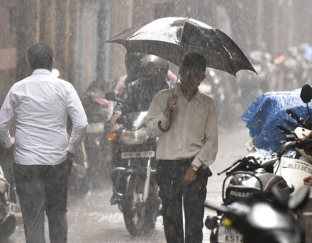 Heavy Rains Lashes Parts Of Delhi-NCR Causing Waterlogging And Traffic ...