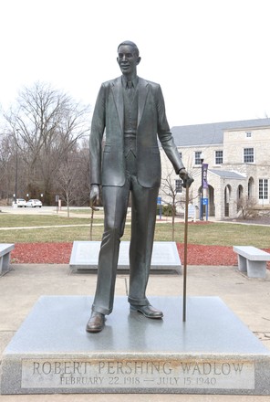 Lifesize Statue Robert Pershing Wadlow Stands Editorial Stock Photo ...