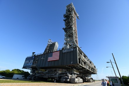 __COUNT__ NASA Rolls Mobile Launch Platform To Complex 39B At The ...